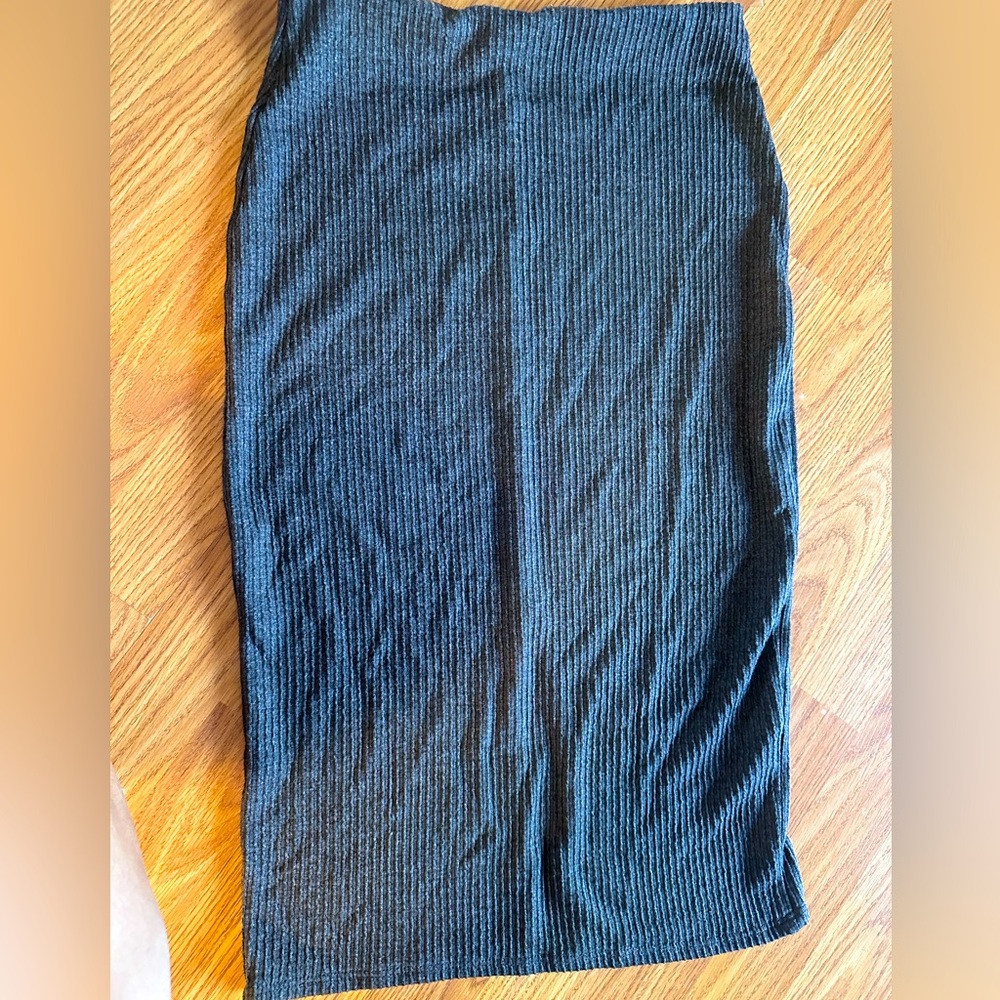 Small midi rib-knit skirt. Only worn once!